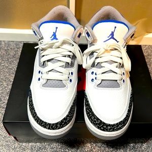 Jordan 3 Retro size 7 youth boys